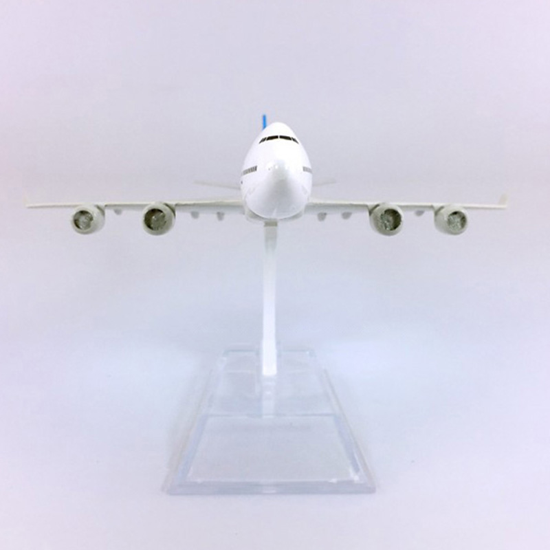 16CM Static Aircraft Model 1:400 airbus Boeing B747-400 airplane Garuda Indonesia airline W base metal Plane collectible display