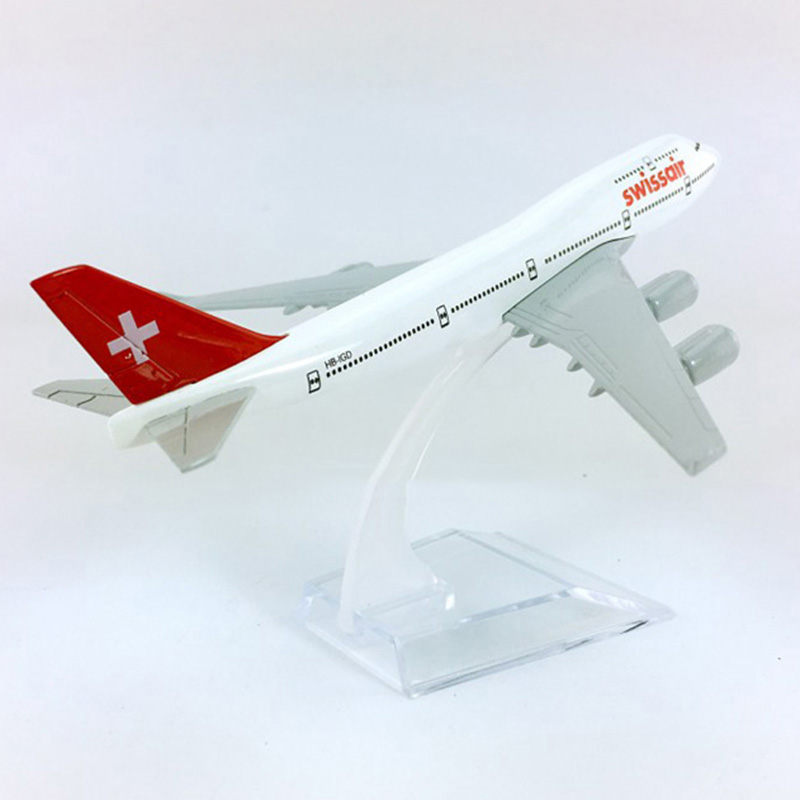 16CM aircraft model 1:400 Boeing B747-400 Switzerland airlines SWISSAIR W base airbus alloy Diecast plane collectible displayToy 16CM aircraft model 1:400 Boeing B747-400 Switzerland airlines SWISSAIR W base airbus alloy Diecast plane collectible displayToy