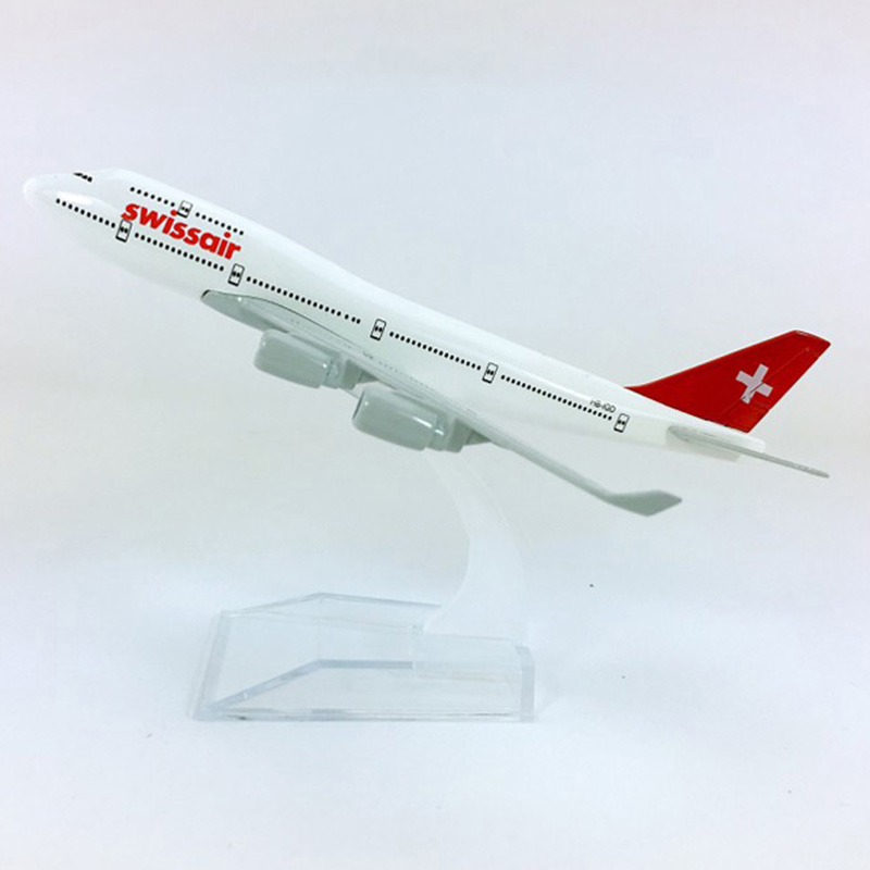 16CM aircraft model 1:400 Boeing B747-400 Switzerland airlines SWISSAIR W base airbus alloy Diecast plane collectible displayToy 16CM aircraft model 1:400 Boeing B747-400 Switzerland airlines SWISSAIR W base airbus alloy Diecast plane collectible displayToy
