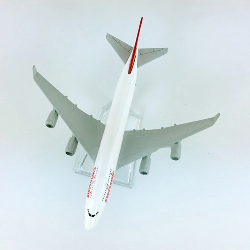 16CM aircraft model 1:400 Boeing B747-400 Switzerland airlines SWISSAIR W base airbus alloy Diecast plane collectible displayToy 16CM aircraft model 1:400 Boeing B747-400 Switzerland airlines SWISSAIR W base airbus alloy Diecast plane collectible displayToy