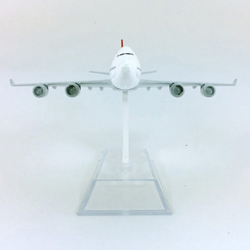 16CM aircraft model 1:400 Boeing B747-400 Switzerland airlines SWISSAIR W base airbus alloy Diecast plane collectible displayToy 16CM aircraft model 1:400 Boeing B747-400 Switzerland airlines SWISSAIR W base airbus alloy Diecast plane collectible displayToy