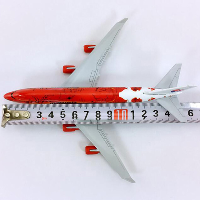 16CM Malaysia airlines Aircraft 1:400 Boeing B747-400 model RED color with base Diecast airplane collectible display Plane model 16CM Malaysia airlines Aircraft 1:400 Boeing B747-400 model RED color with base Diecast airplane collectible display Plane model