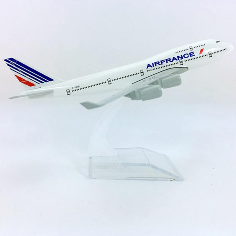 16CM Diecast Aircraft 1:400 Boeing 747 B747 model AirFrance airlines with base airbus alloy aircraft display CHRISTMAS Toy plane 16CM Diecast Aircraft 1:400 Boeing 747 B747 model AirFrance airlines with base airbus alloy aircraft display CHRISTMAS Toy plane