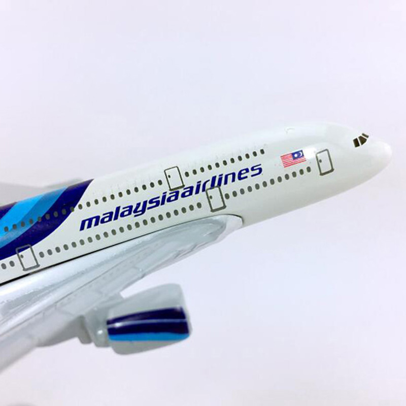 14CM Static aircraft 1:400 Airbus A380-800 model Malaysia airplane landing gear with base alloy plane collectible display toy co