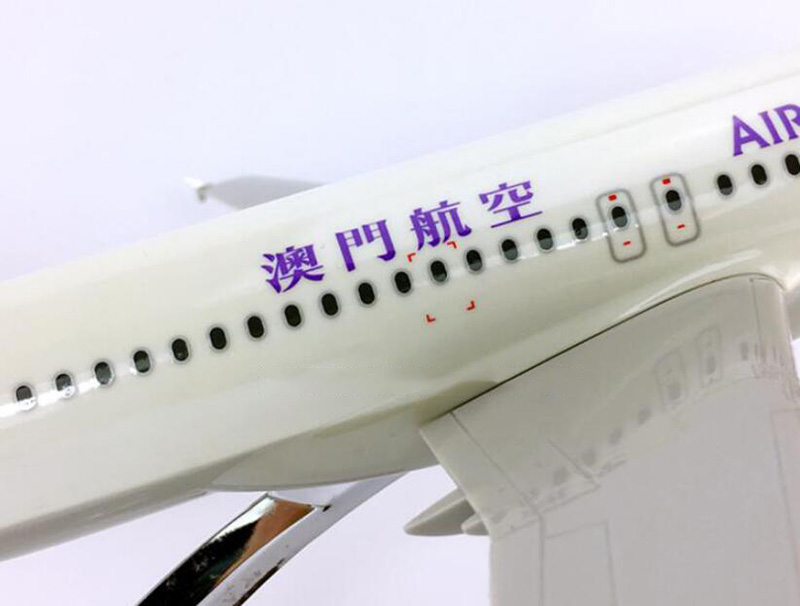 36CM 1:100 Scale Airbus A320-200 Air Airplane Macau airlines model W base aircraft collectible display Plastic plane collection