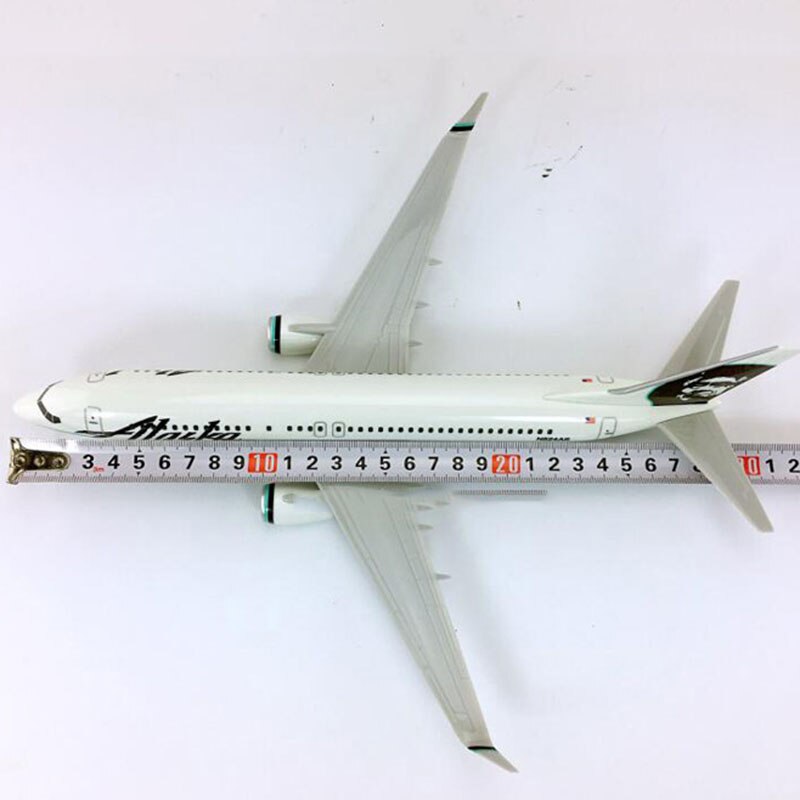 32cm 1/144 Scale Boeing B737-800 Model big ALASKA airlines airplane toys aircraft diecast W base plastic alloy plane collection
