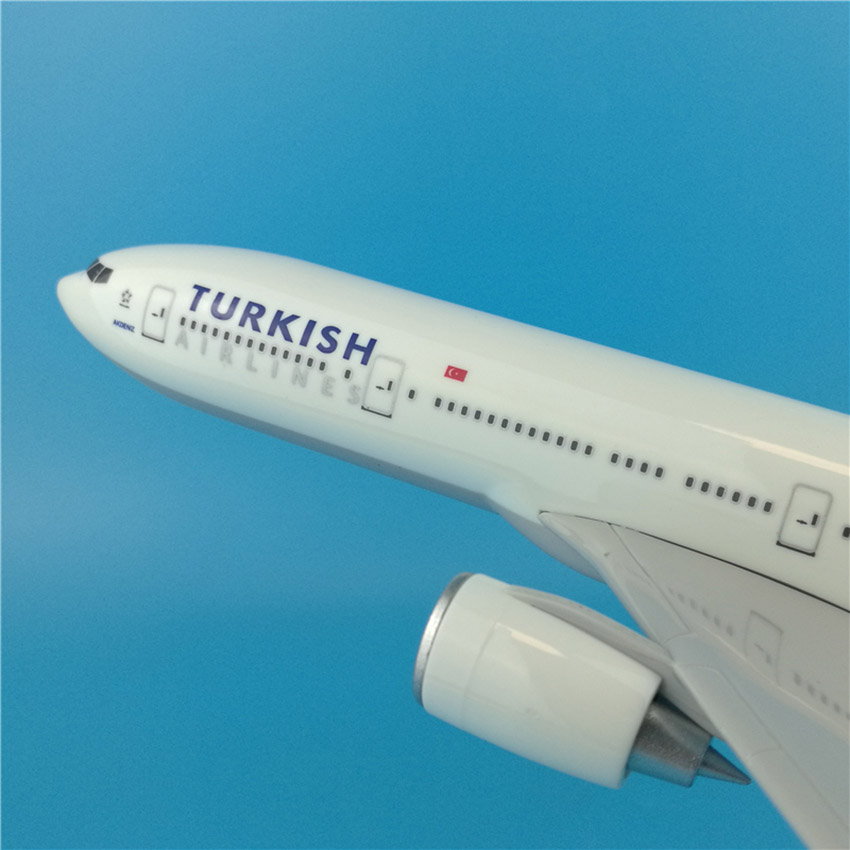 1:200 Scale Boeing B777 32CM Turkish Simulation Aircraft model Turkey airline alloy aircraft toy W base Plastic planecollectible
