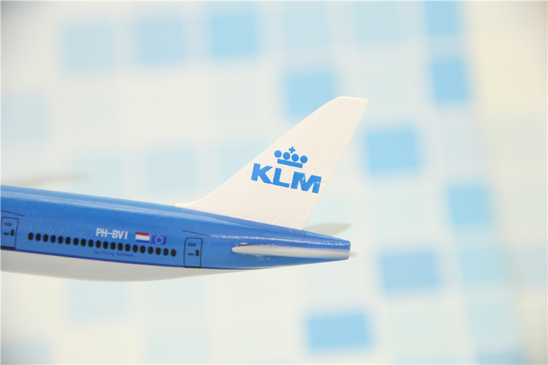 18CM Diecast 1:400 Scale Alloy Aircraft B777 Model Air KLM Airplane with Base Landing Gear Plane Display Toy Model Collection 18CM Diecast 1:400 Scale Alloy Aircraft B777 Model Air KLM Airplane with Base Landing Gear Plane Display Toy Model Collection