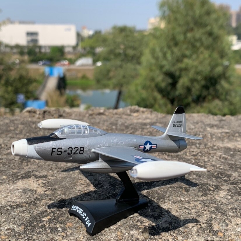 1:100 Scale American F84 Thunder Fighter Alloy Military Aviation Aircraft Model Collectible Gift Metal Diecast Models Toy 1:100 Scale American F84 Thunder Fighter Alloy Military Aviation Aircraft Model Collectible Gift Metal Diecast Models Toy