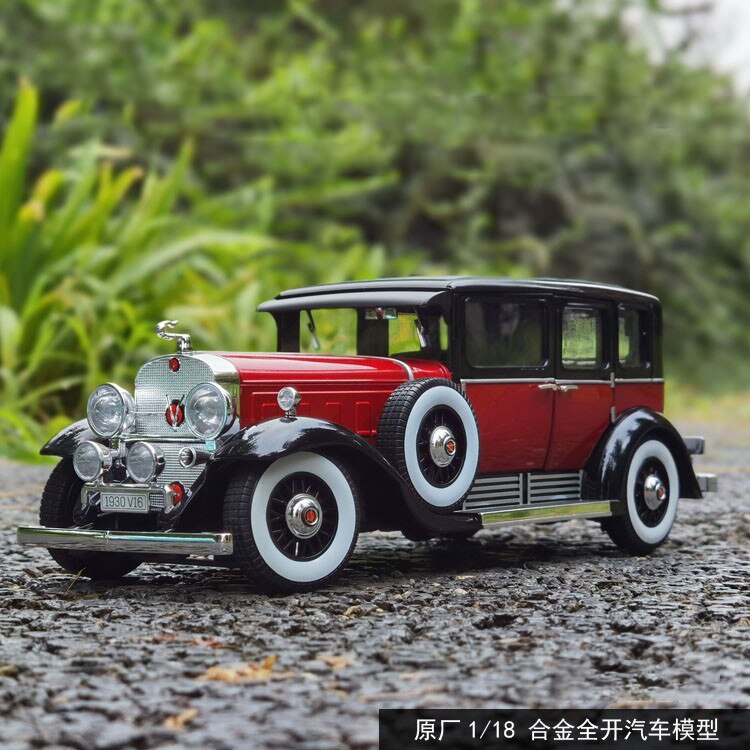 Die-casting 1/18 Scale Cadillac V16 Series 452A 1930 Simulation Alloy Car Model With Base Artwork Decoration Collection Toys Car