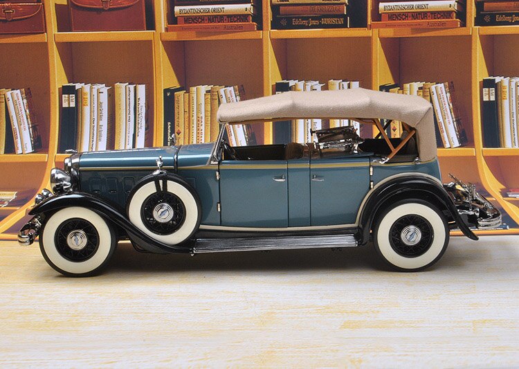 Sunstar 1932 Lincoln KB Classic Car 1:18 Scale Ford Lincoln Alloy Simulation Vehicle Model Collection Diecast Metal Gift Toy Car Sunstar 1932 Lincoln KB Classic Car 1:18 Scale Ford Lincoln Alloy Simulation Vehicle Model Collection Diecast Metal Gift Toy Car