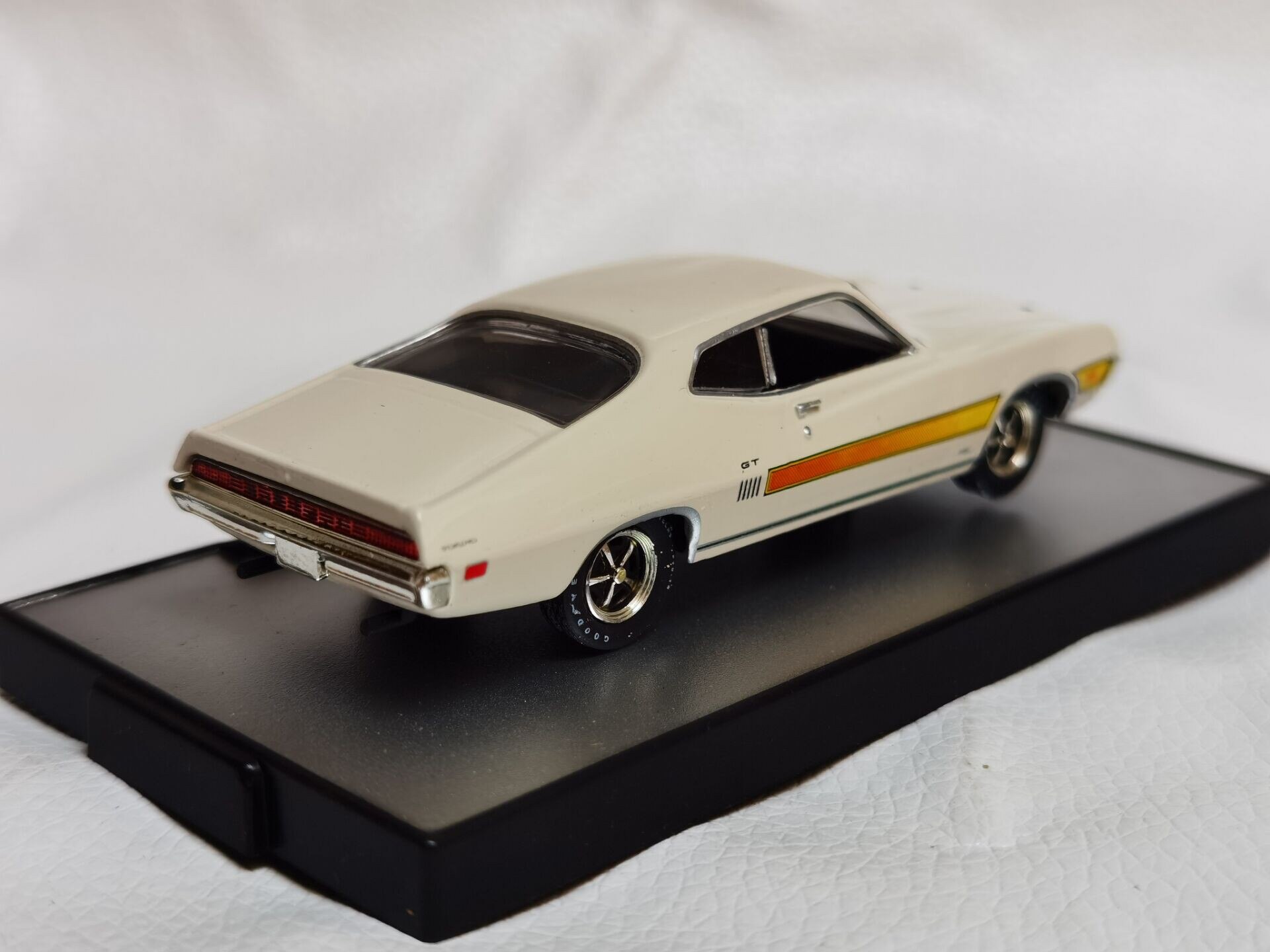 Die-casting 1:64 Scale Ford Coe Tow Truck 1956 Collection Car Model Children Playing Alloy Simulation Car Souvenirs In Stock