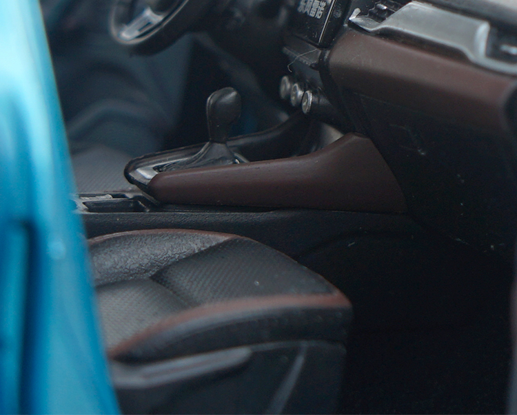 Diecast 1:18 Scale AlloySUV Simulation Car Model Metal Diecast Toys Vehicle for Collection Gift Collectible Souvenir Display