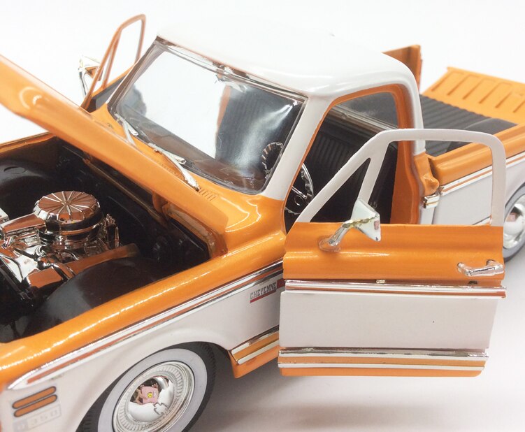 1:24 Scale 1972 Chevrolet Classic Pickup Truck Die-cast Alloy Simulation Car Toy Model Collection Decorative Ornaments Display 1:24 Scale 1972 Chevrolet Classic Pickup Truck Die-cast Alloy Simulation Car Toy Model Collection Decorative Ornaments Display