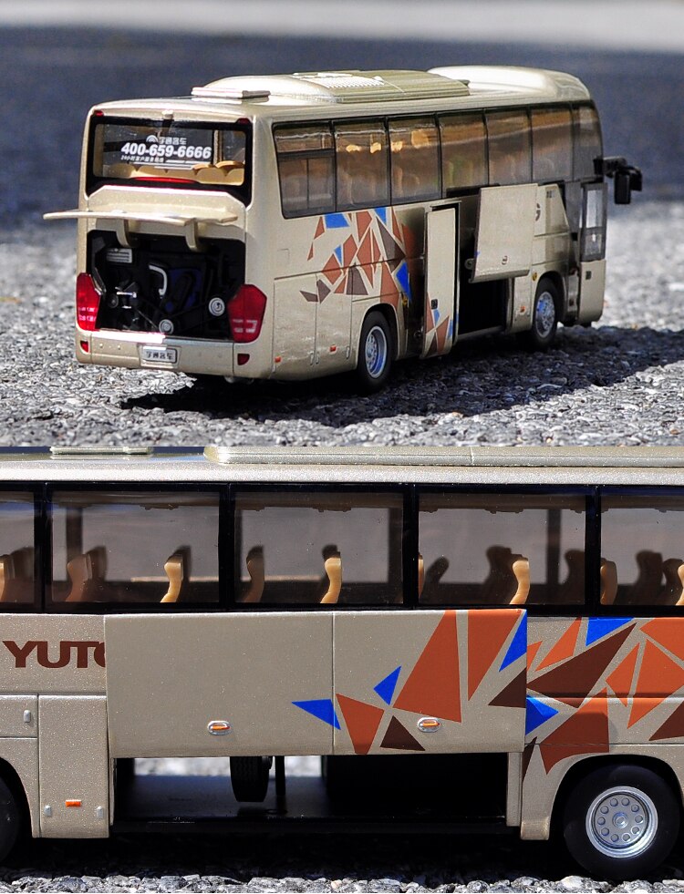 Christmas Gift Die-casting Alloy Car Model 1:42 Scale Yutong ZK6118HQY8Y Double-windshield Double-deck Travel Bus Simulation Bus