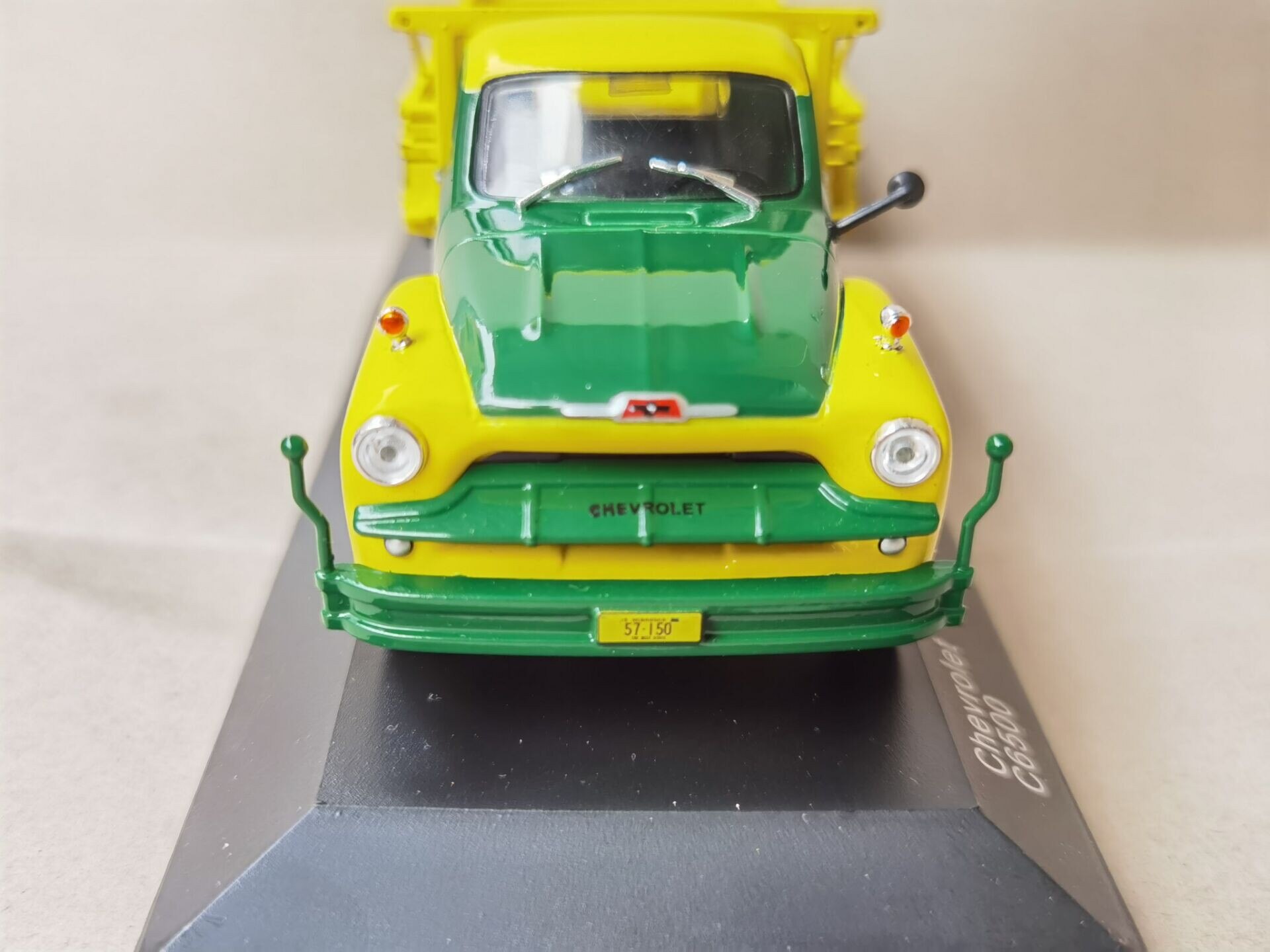 1:43 Scale Chevrolet C6500 Pickup Truck Model Alloy Simulation Truck Car Static Decoration Ornament Gift Collection Toy For Boy 1:43 Scale Chevrolet C6500 Pickup Truck Model Alloy Simulation Truck Car Static Decoration Ornament Gift Collection Toy For Boy