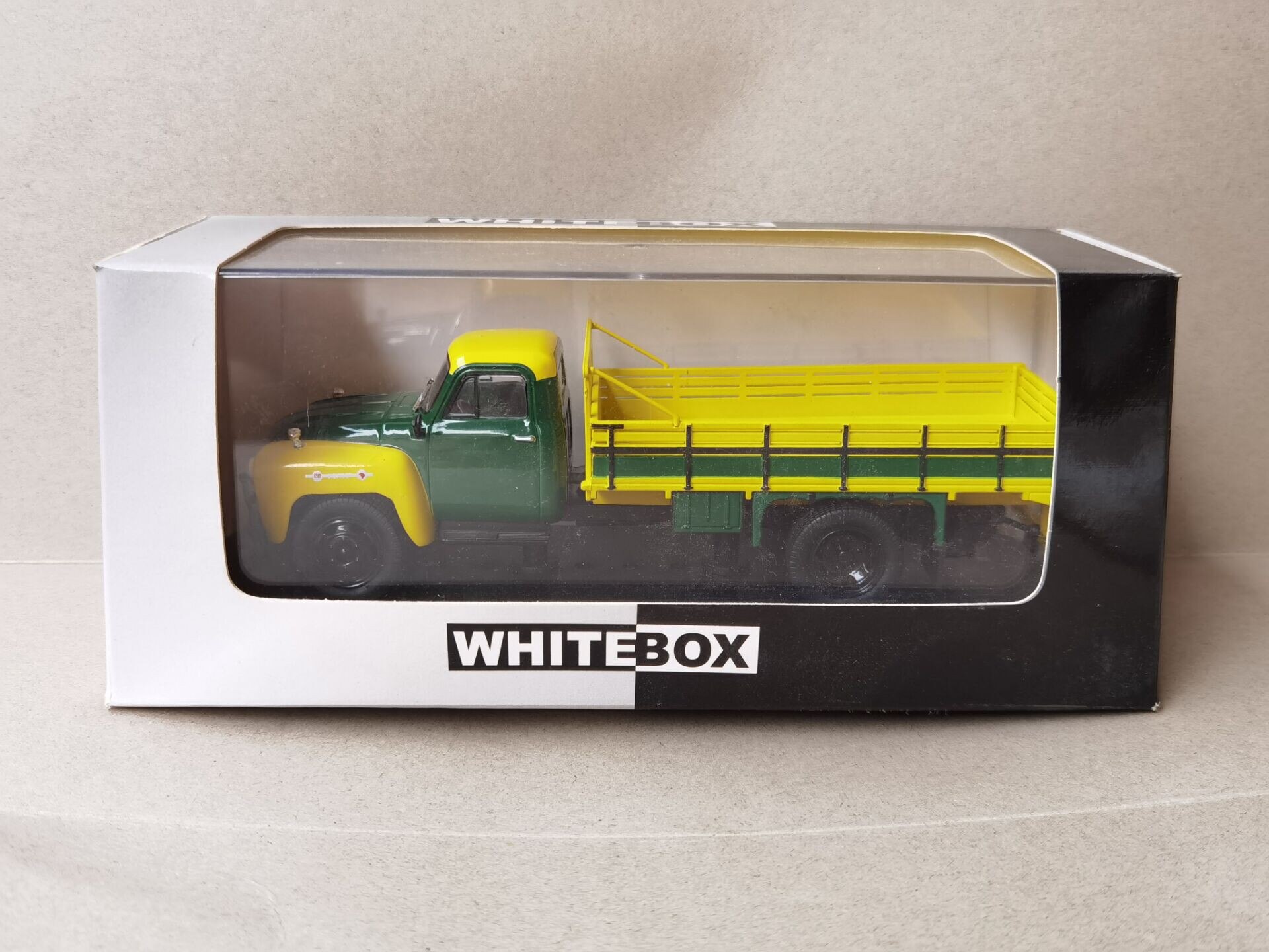 1:43 Scale Chevrolet C6500 Pickup Truck Model Alloy Simulation Truck Car Static Decoration Ornament Gift Collection Toy For Boy 1:43 Scale Chevrolet C6500 Pickup Truck Model Alloy Simulation Truck Car Static Decoration Ornament Gift Collection Toy For Boy