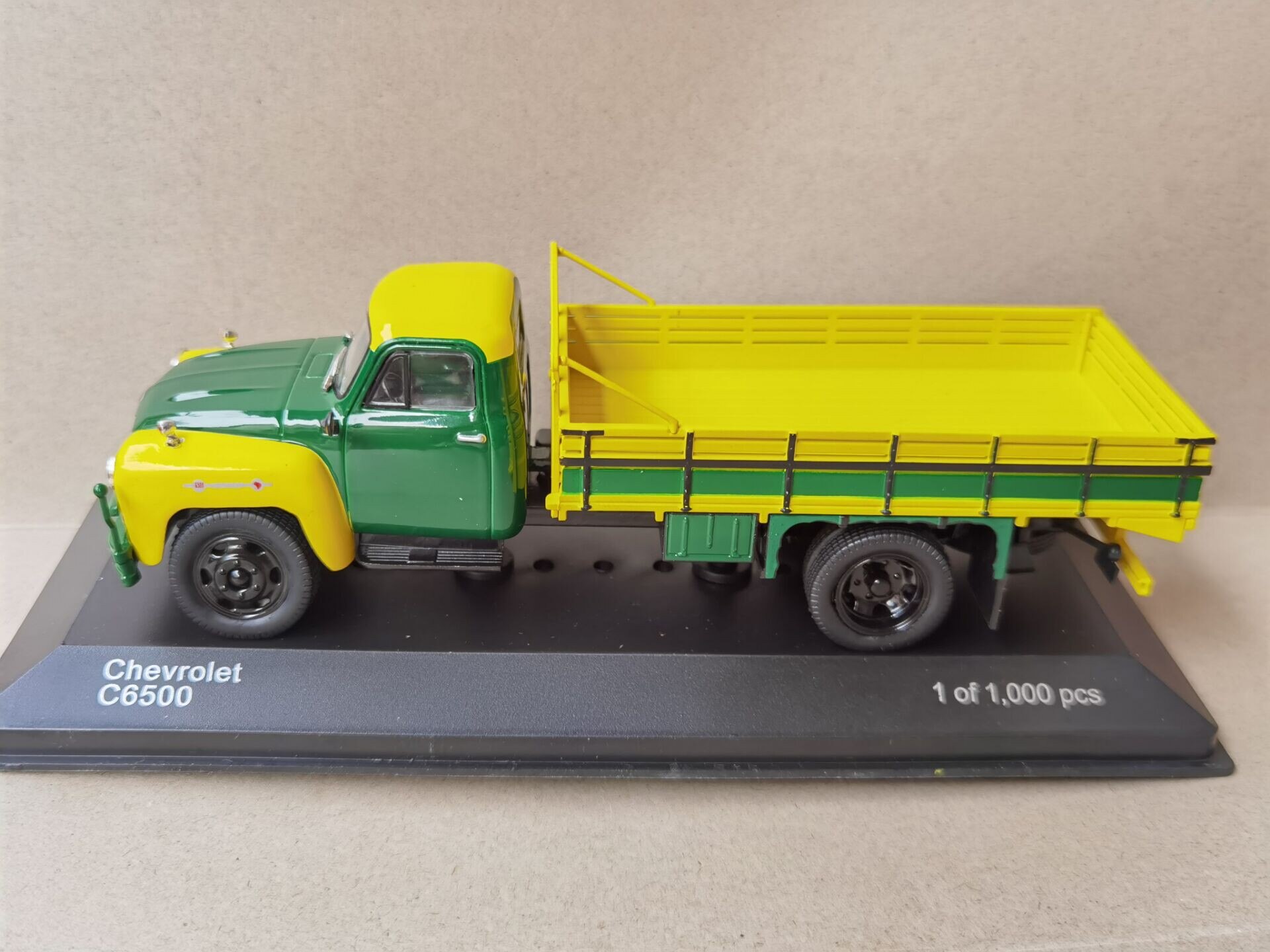 1:43 Scale Chevrolet C6500 Pickup Truck Model Alloy Simulation Truck Car Static Decoration Ornament Gift Collection Toy For Boy 1:43 Scale Chevrolet C6500 Pickup Truck Model Alloy Simulation Truck Car Static Decoration Ornament Gift Collection Toy For Boy