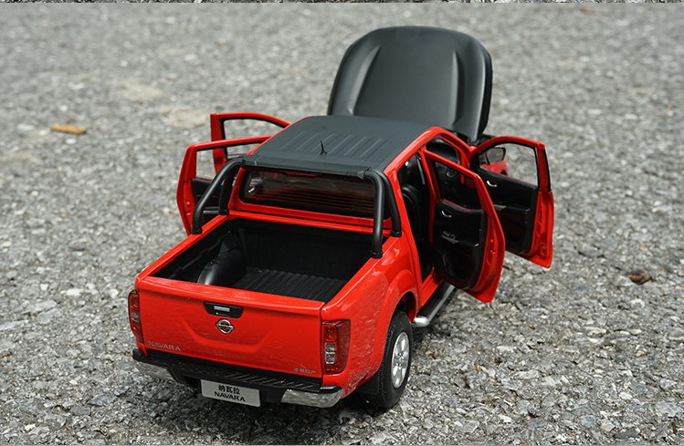 1:18 Scale NISSAN NAVARA Off-road Truck Pickup Simulation Alloy Truck Static Die-casting Model Decoration Christmas Gift Hot