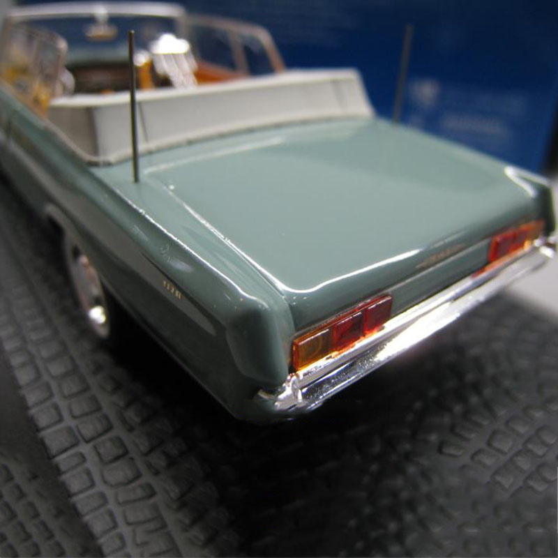 Diecast Alloy 1/43 Scale 1974 Soviet Union Zil 117B President Review Car Retro Simulation Vehicle Model Collection Toys Car