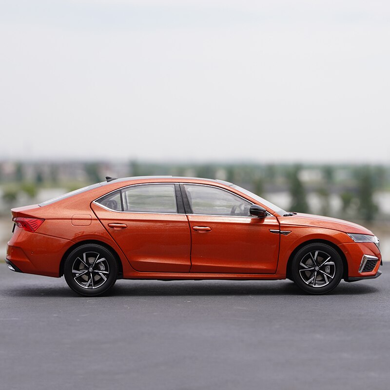 1:18 Scale SAIC Skoda Alloy Car Die-Cast Model New Octavia PRO Car Model 2021 Collectible Decoration Gift Toy Car