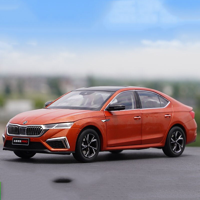 1:18 Scale SAIC Skoda Alloy Car Die-Cast Model New Octavia PRO Car Model 2021 Collectible Decoration Gift Toy Car