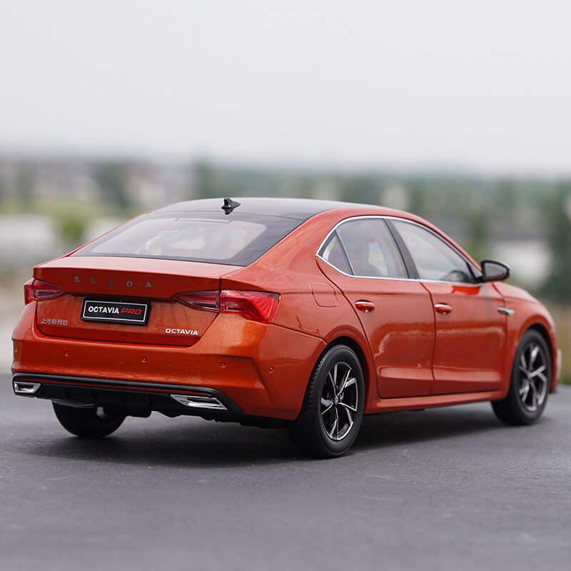 1:18 Scale SAIC Skoda Alloy Car Die-Cast Model New Octavia PRO Car Model 2021 Collectible Decoration Gift Toy Car
