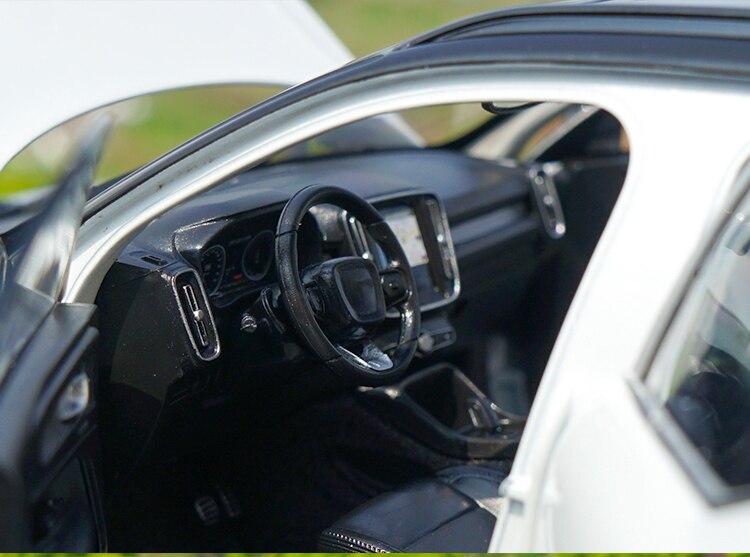 Die-cast 1:18 Scale XC40 SUV Alloy Simulation Car Model White Classic Style Collection Toy Car Fan Gift Static Decorations Hot Die-cast 1:18 Scale XC40 SUV Alloy Simulation Car Model White Classic Style Collection Toy Car Fan Gift Static Decorations Hot