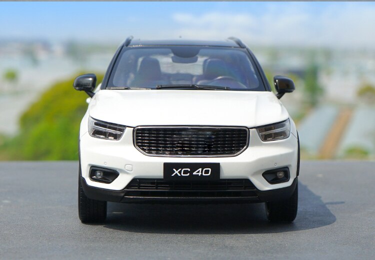 Die-cast 1:18 Scale XC40 SUV Alloy Simulation Car Model White Classic Style Collection Toy Car Fan Gift Static Decorations Hot Die-cast 1:18 Scale XC40 SUV Alloy Simulation Car Model White Classic Style Collection Toy Car Fan Gift Static Decorations Hot