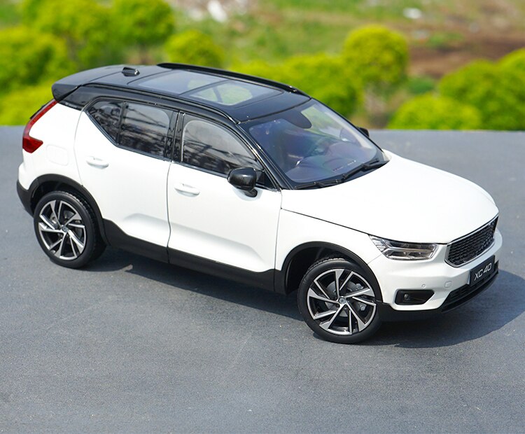 Die-cast 1:18 Scale XC40 SUV Alloy Simulation Car Model White Classic Style Collection Toy Car Fan Gift Static Decorations Hot Die-cast 1:18 Scale XC40 SUV Alloy Simulation Car Model White Classic Style Collection Toy Car Fan Gift Static Decorations Hot