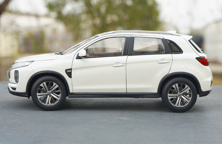 1:18 Scale Diecast Alloy Mitsubishi Car Model Adult Collection Vehicle Decoration Ornaments Display Souvenir Collectible Gifts 1:18 Scale Diecast Alloy Mitsubishi Car Model Adult Collection Vehicle Decoration Ornaments Display Souvenir Collectible Gifts