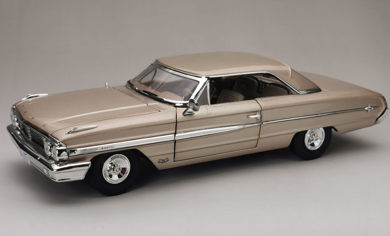 1/18 Scale Diecast Alloy Model Car 1964 Ford 500XL Adult Collection Decoration Souvenir Ornaments Display Vehicle Toys Gift