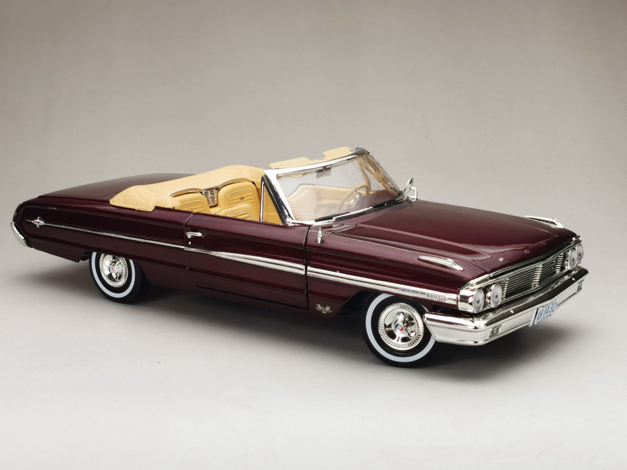 1/18 Scale Diecast Alloy Model Car 1964 Ford 500XL Adult Collection Decoration Souvenir Ornaments Display Vehicle Toys Gift