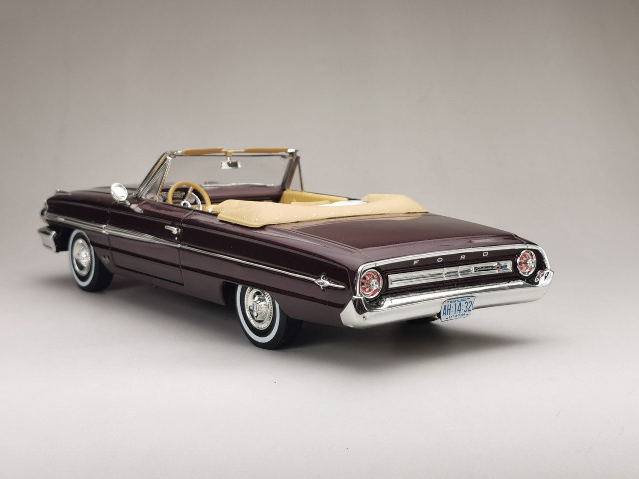 1/18 Scale Diecast Alloy Model Car 1964 Ford 500XL Adult Collection Decoration Souvenir Ornaments Display Vehicle Toys Gift