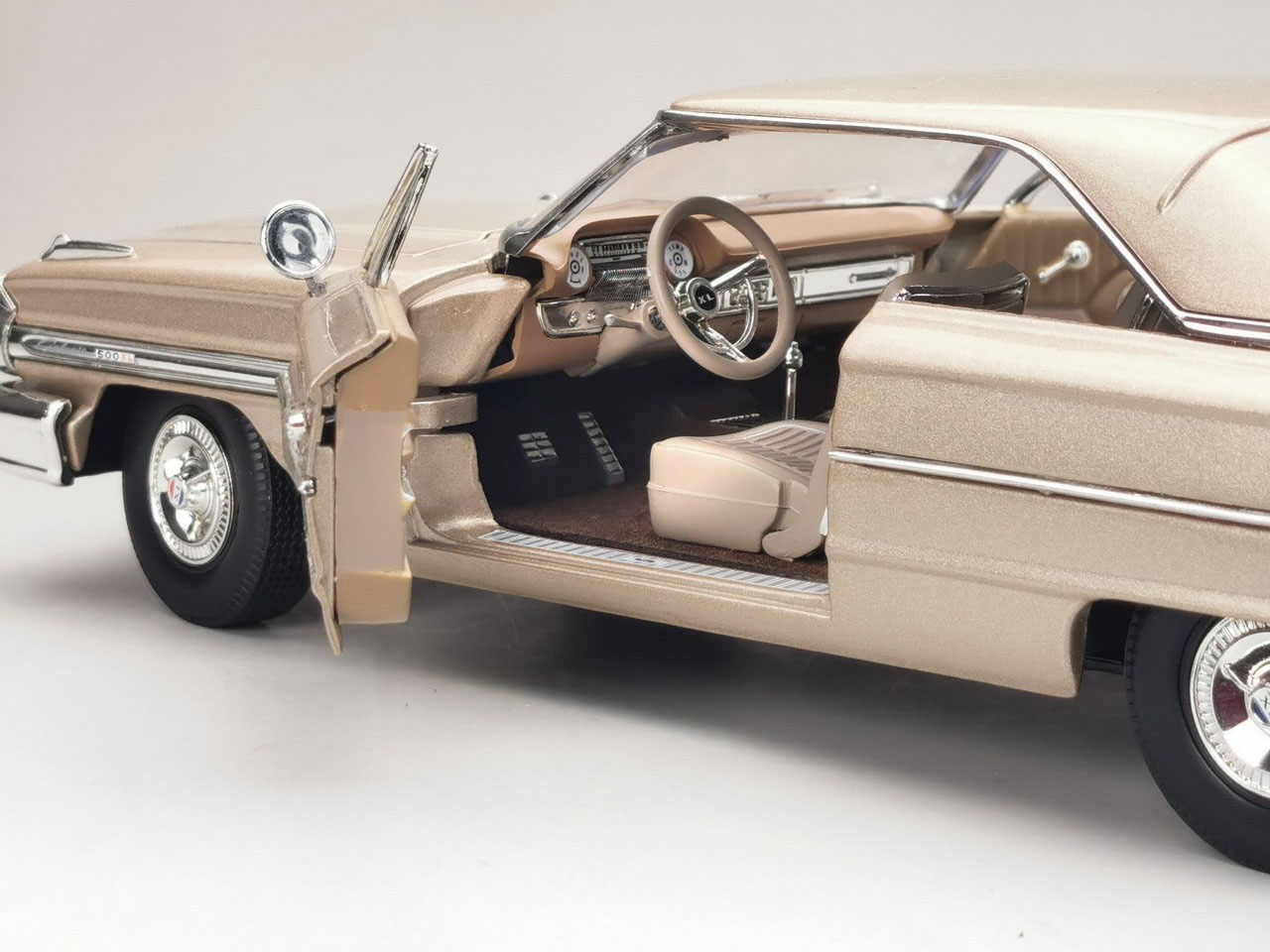 1/18 Scale Diecast Alloy Model Car 1964 Ford 500XL Adult Collection Decoration Souvenir Ornaments Display Vehicle Toys Gift