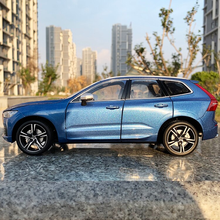 Die-casting 1/18 Scale Brand New XC60 Sports Car Alloy Simulation Static Toy Model Ornaments Adult & Children Gift Collection