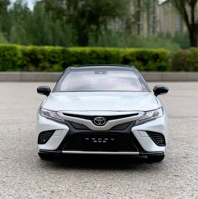 1/18 Scale Gac Toyota's New Eighth-generation Camry Sports Alloy Simulation Die-casting Car Model Collection Gift Boy Toy Car 1/18 Scale Gac Toyota's New Eighth-generation Camry Sports Alloy Simulation Die-casting Car Model Collection Gift Boy Toy Car