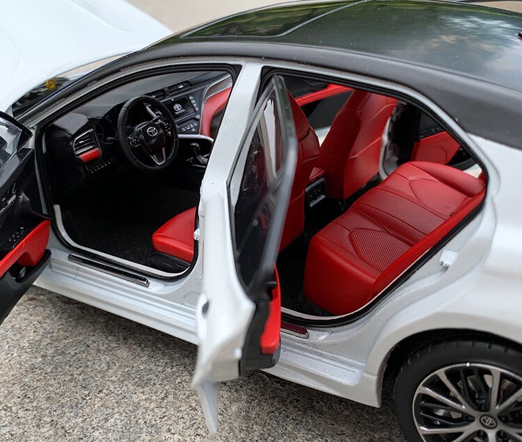 1/18 Scale Gac Toyota's New Eighth-generation Camry Sports Alloy Simulation Die-casting Car Model Collection Gift Boy Toy Car 1/18 Scale Gac Toyota's New Eighth-generation Camry Sports Alloy Simulation Die-casting Car Model Collection Gift Boy Toy Car