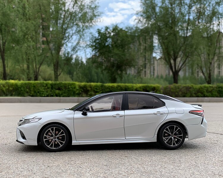 1/18 Scale Gac Toyota's New Eighth-generation Camry Sports Alloy Simulation Die-casting Car Model Collection Gift Boy Toy Car 1/18 Scale Gac Toyota's New Eighth-generation Camry Sports Alloy Simulation Die-casting Car Model Collection Gift Boy Toy Car