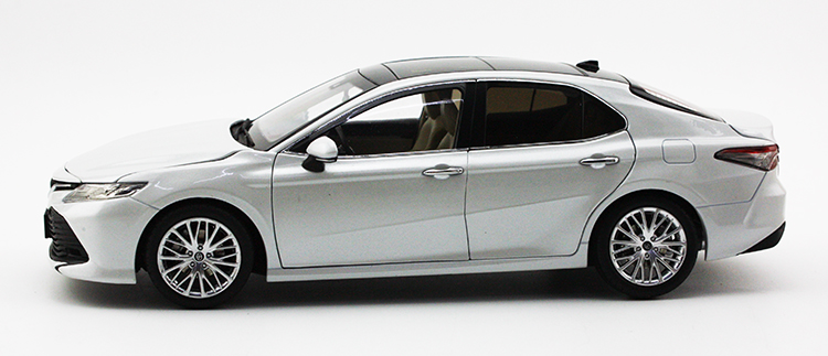1/18 Scale Gac Toyota's New Eighth-generation Camry Sports Alloy Simulation Die-casting Car Model Collection Gift Boy Toy Car 1/18 Scale Gac Toyota's New Eighth-generation Camry Sports Alloy Simulation Die-casting Car Model Collection Gift Boy Toy Car