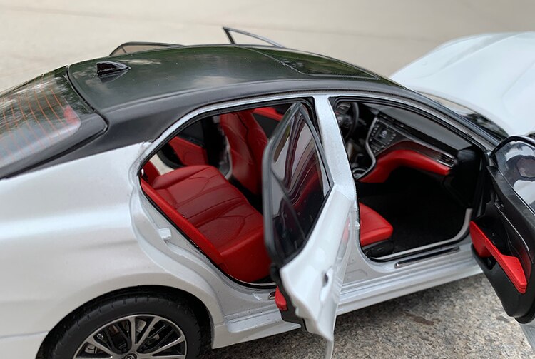 1/18 Scale Gac Toyota's New Eighth-generation Camry Sports Alloy Simulation Die-casting Car Model Collection Gift Boy Toy Car 1/18 Scale Gac Toyota's New Eighth-generation Camry Sports Alloy Simulation Die-casting Car Model Collection Gift Boy Toy Car