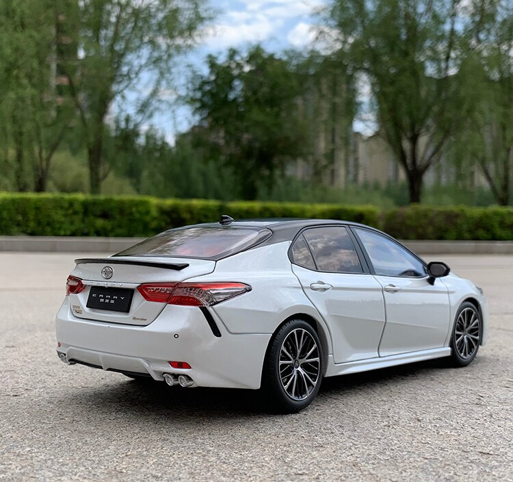 1/18 Scale Gac Toyota's New Eighth-generation Camry Sports Alloy Simulation Die-casting Car Model Collection Gift Boy Toy Car 1/18 Scale Gac Toyota's New Eighth-generation Camry Sports Alloy Simulation Die-casting Car Model Collection Gift Boy Toy Car