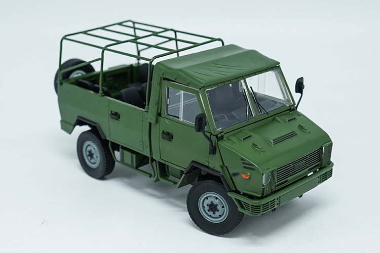 Die-casting 1:24 Scale IVECO Military Vehicle NJ2046 Off-road Vehicle Alloy Simulation Car Collection Model Static Decoration