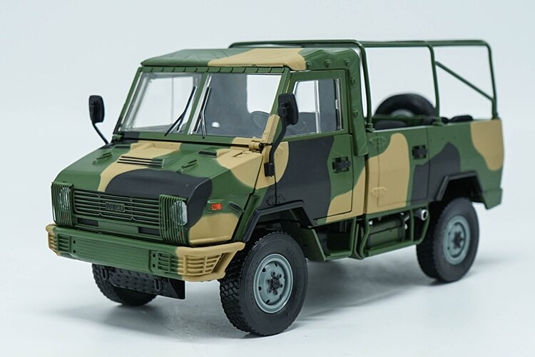 Die-casting 1:24 Scale IVECO Military Vehicle NJ2046 Off-road Vehicle Alloy Simulation Car Collection Model Static Decoration