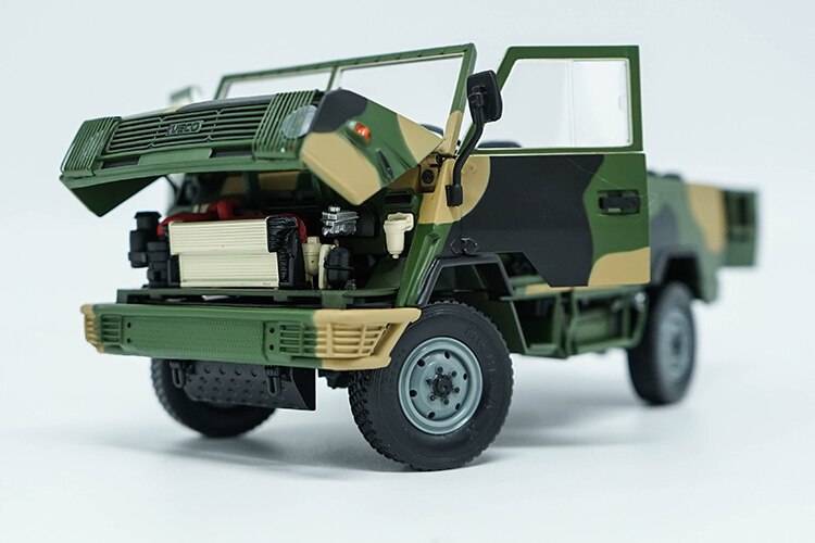 Die-casting 1:24 Scale IVECO Military Vehicle NJ2046 Off-road Vehicle Alloy Simulation Car Collection Model Static Decoration