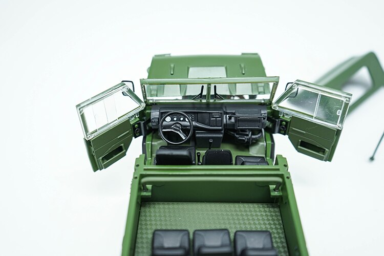 Die-casting 1:24 Scale IVECO Military Vehicle NJ2046 Off-road Vehicle Alloy Simulation Car Collection Model Static Decoration