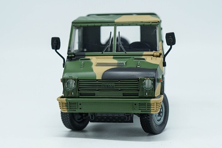 Die-casting 1:24 Scale IVECO Military Vehicle NJ2046 Off-road Vehicle Alloy Simulation Car Collection Model Static Decoration