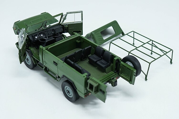 Die-casting 1:24 Scale IVECO Military Vehicle NJ2046 Off-road Vehicle Alloy Simulation Car Collection Model Static Decoration