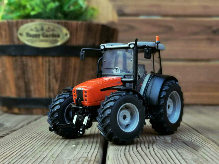 1/32 Scale Diecast Alloy Tractor Model EXPLORER 3 100 Agricultural Machinery Collection Souvenir Ornaments Vehicle Toys Gift 1/32 Scale Diecast Alloy Tractor Model EXPLORER 3 100 Agricultural Machinery Collection Souvenir Ornaments Vehicle Toys Gift