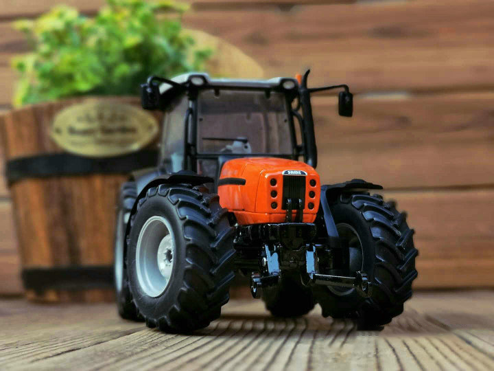 1/32 Scale Diecast Alloy Tractor Model EXPLORER 3 100 Agricultural Machinery Collection Souvenir Ornaments Vehicle Toys Gift 1/32 Scale Diecast Alloy Tractor Model EXPLORER 3 100 Agricultural Machinery Collection Souvenir Ornaments Vehicle Toys Gift